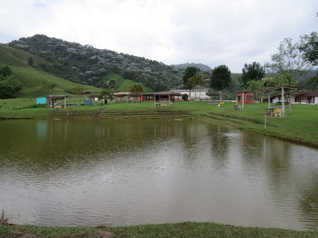 Finca Recreacional Marcelandia Санта-Роса-де-Кабаль Екстер'єр фото