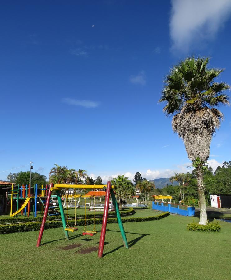 Finca Recreacional Marcelandia Санта-Роса-де-Кабаль Екстер'єр фото