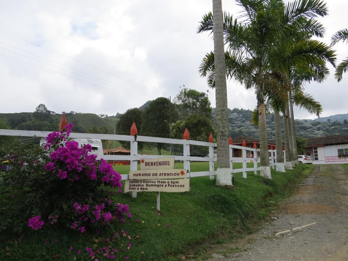 Finca Recreacional Marcelandia Санта-Роса-де-Кабаль Екстер'єр фото